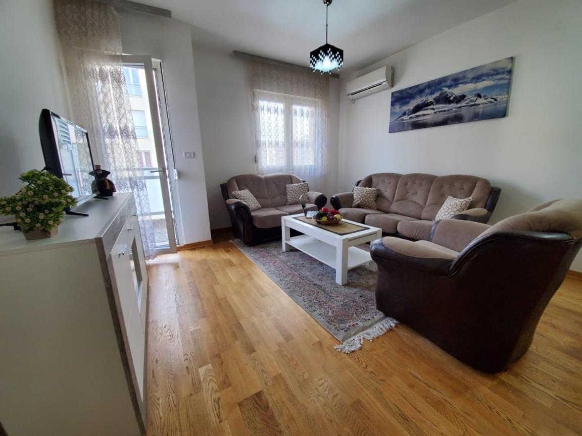 Gran Premium Apartment Podgorica Bagian luar foto