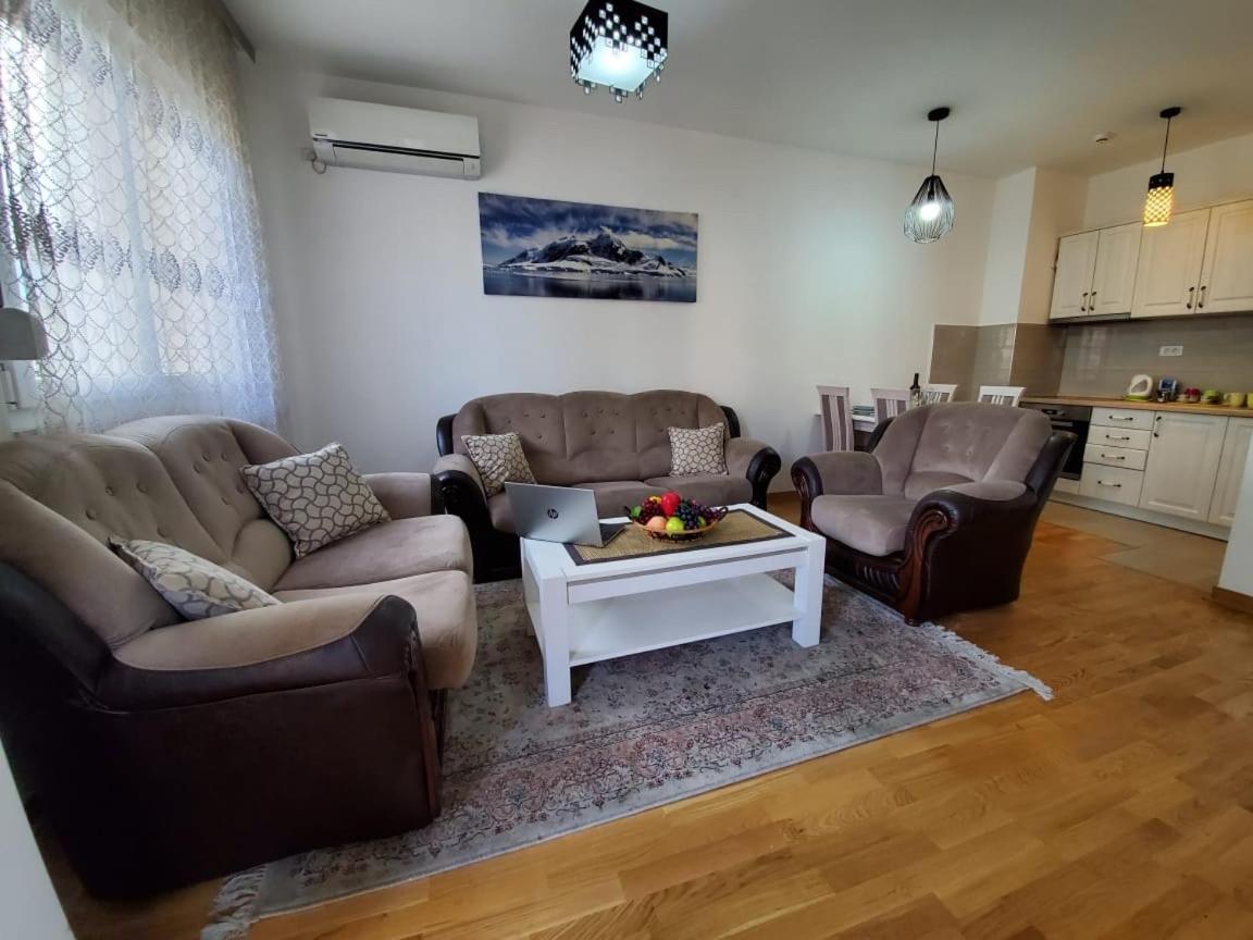 Gran Premium Apartment Podgorica Bagian luar foto